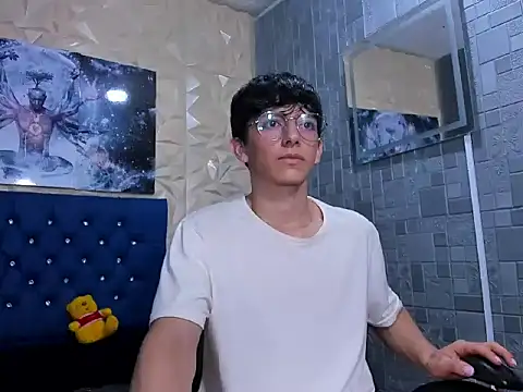 Snapshot of ElanGiraldo chatting on March 31, 2026, 10:12 pm ElanGiraldo online show from March 31, 2026, 10:12 pm