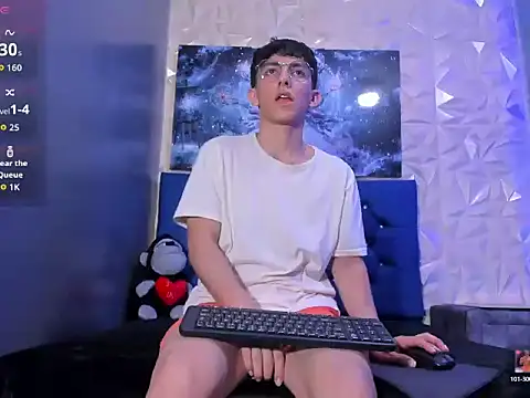 Snapshot of ElanGiraldo chatting on April 14, 2026, 10:26 pm ElanGiraldo online show from April 14, 2026, 10:26 pm