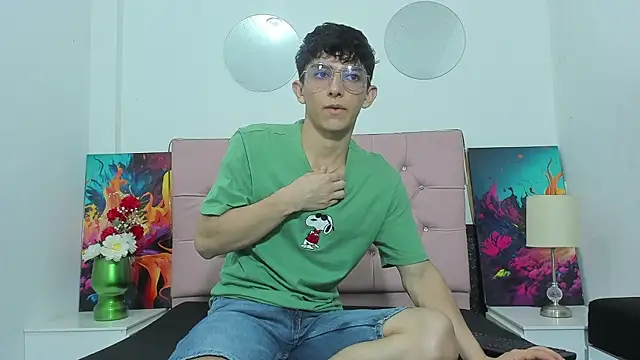 ElanGiraldo online show from August 8, 2026, 9:55 pm