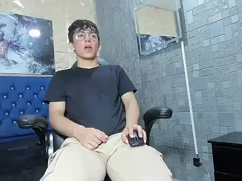 Snapshot of ElanGiraldo chatting on March 11, 2026, 1:43 am ElanGiraldo online show from March 11, 2026, 1:43 am