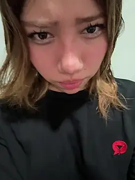 latinahorny11 online show from April 19, 2026, 7:09 am