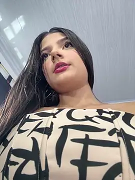 Snapshot of EmmiiGlow chatting on February 18, 2026, 8:38 pm EmmiiGlow online show from February 18, 2026, 8:38 pm