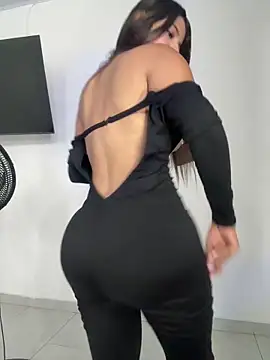 Snapshot of EmmiiGlow chatting on March 17, 2026, 10:13 pm EmmiiGlow online show from March 17, 2026, 10:13 pm