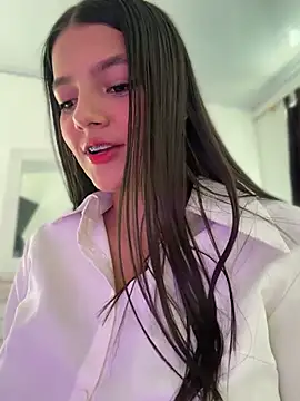 Snapshot of EmmiiGlow chatting on April 14, 2026, 8:58 pm EmmiiGlow online show from April 14, 2026, 8:58 pm