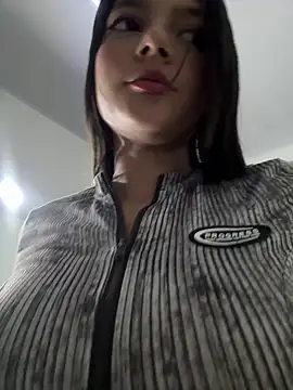 Snapshot of EmmiiGlow chatting on April 12, 2026, 10:57 pm EmmiiGlow online show from April 12, 2026, 10:57 pm