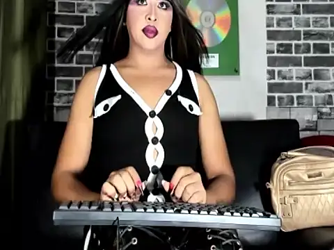 aurora russo  online show from January 10, 2026, 5:25 am