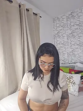 Snapshot of sofiaalarson chatting on December 3, 2025, 12:55 am sofiaalarson online show from December 3, 2025, 12:55 am