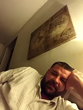 Snapshot of tomluckies chatting on November 9, 2025, 5:06 pm tomluckies online show from November 9, 2025, 5:06 pm