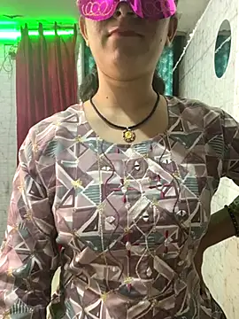 Snapshot of Red_Queen_11 chatting on December 5, 2025, 7:01 pm Red Queen 11 online show from December 5, 2025, 7:01 pm