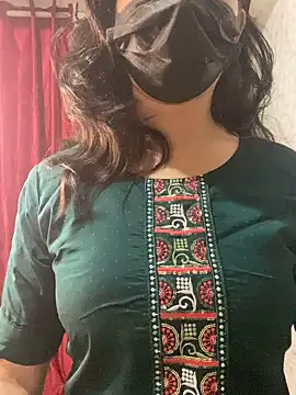 Snapshot of Red_Queen_11 chatting on December 18, 2025, 6:56 pm Red Queen 11 online show from December 18, 2025, 6:56 pm