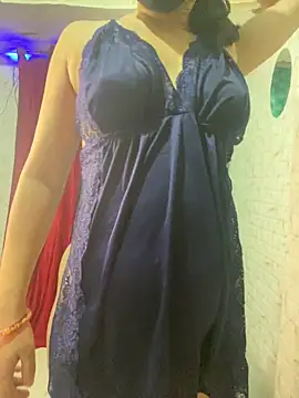 Snapshot of Red_Queen_11 chatting on December 17, 2025, 6:35 pm Red Queen 11 online show from December 17, 2025, 6:35 pm