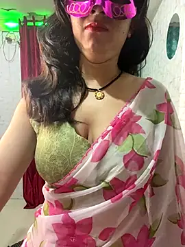 Snapshot of Red_Queen_11 chatting on December 15, 2025, 7:31 pm Red Queen 11 online show from December 15, 2025, 7:31 pm