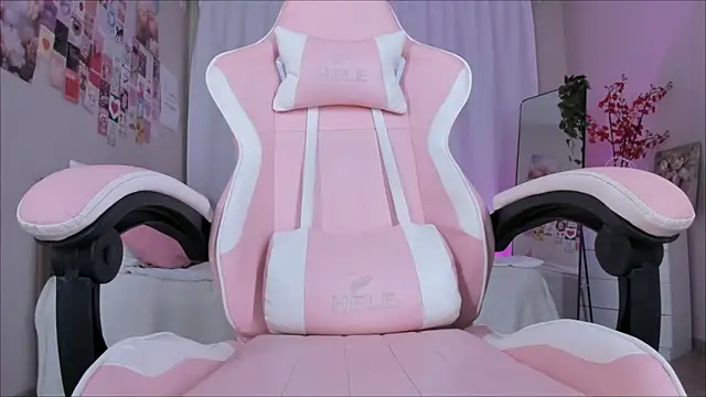 Snapshot of Mary_Suee chatting on March 16, 2026, 1:13 am Mary Suee online show from March 16, 2026, 1:13 am