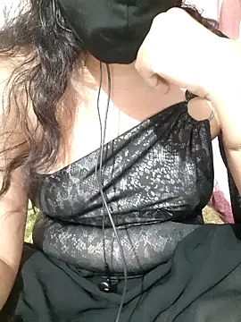 HotGirl23231 online show from November 24, 2025, 6:19 pm