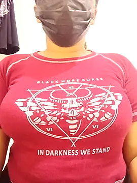 Snapshot of Trisha44 chatting on November 14, 2025, 3:21 am Trisha44 online show from November 14, 2025, 3:21 am