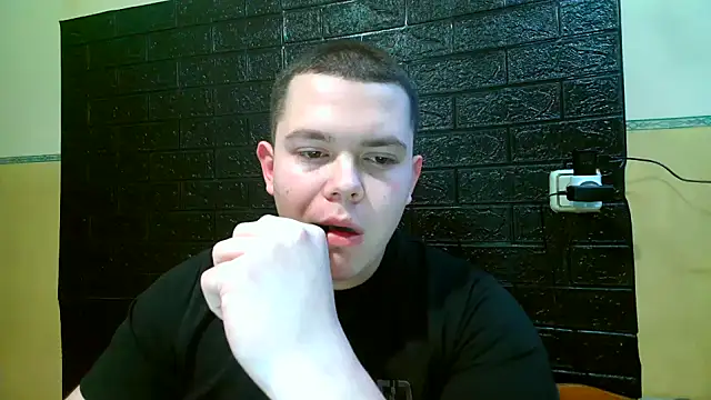 CuteButNaughty  online show from November 29, 2025, 7:36 pm