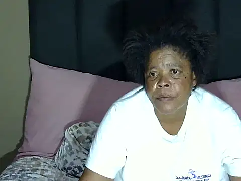 Snapshot of bigsexymama2 chatting on December 20, 2025, 2:25 am bigsexymama2 online show from December 20, 2025, 2:25 am