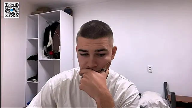 Snapshot of _BarePulse chatting on February 13, 2026, 9:26 pm BarePulse online show from February 13, 2026, 9:26 pm