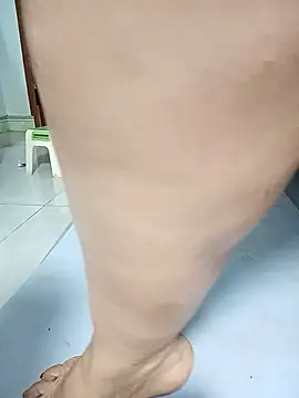 Em-mupmup online show from November 10, 2025, 10:48 pm