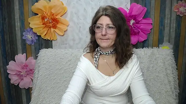 Snapshot of RoseHille chatting on April 19, 2026, 5:19 am RoseHille online show from April 19, 2026, 5:19 am