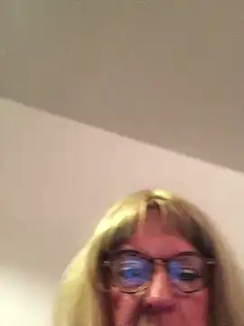 Snapshot of simone_xdressing chatting on March 25, 2026, 12:55 am simone xdressing online show from March 25, 2026, 12:55 am