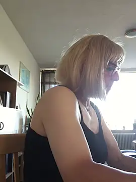simone xdressing online show from July 1, 2026, 6:19 pm