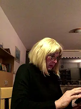 Snapshot of simone_xdressing chatting on January 18, 2026, 1:20 am simone xdressing online show from January 18, 2026, 1:20 am