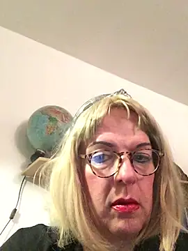 Snapshot of simone_xdressing chatting on March 8, 2026, 12:38 am simone xdressing online show from March 8, 2026, 12:38 am