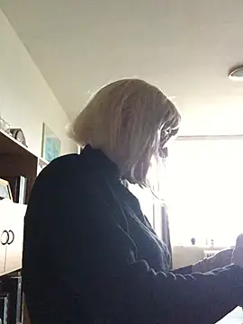 Snapshot of simone_xdressing chatting on February 22, 2026, 8:28 am simone xdressing online show from February 22, 2026, 8:28 am