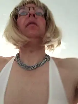 Snapshot of simone_xdressing chatting on March 11, 2026, 4:23 pm simone xdressing online show from March 11, 2026, 4:23 pm