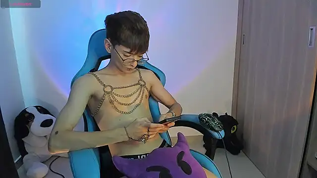 RYO BLEU  online show from December 15, 2025, 3:18 pm