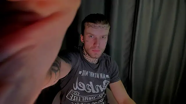 Huntall77 online show from November 30, 2025, 1:12 pm