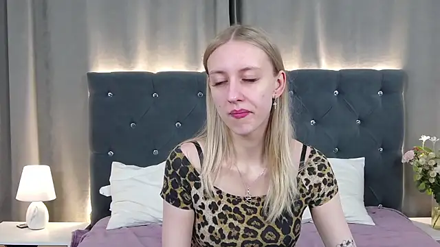 Snapshot of RachaelCute chatting on April 17, 2026, 4:15 am RachaelCute online show from April 17, 2026, 4:15 am