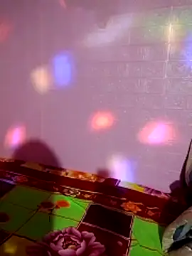 Cloud-wh online show from December 19, 2025, 10:34 pm