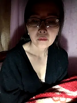 Snapshot of Feeling-hot chatting on November 18, 2025, 6:33 pm Feeling-hot online show from November 18, 2025, 6:33 pm