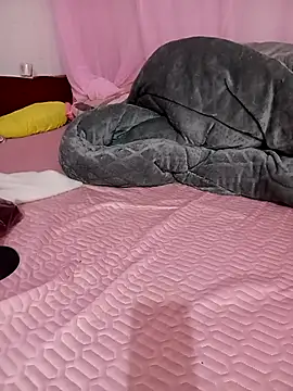 Feeling-hot online show from March 18, 2026, 3:42 am