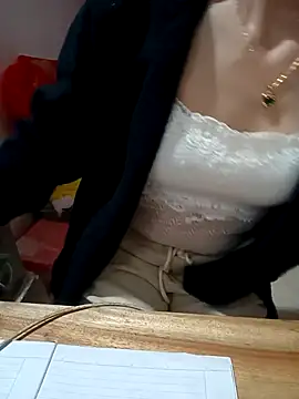 Snapshot of Feeling-hot chatting on December 21, 2025, 2:52 pm Feeling-hot online show from December 21, 2025, 2:52 pm