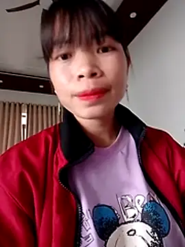 Nhi-2k online show from November 10, 2025, 8:19 am