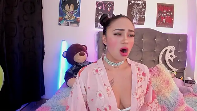 lunabritton1 online show from January 12, 2026, 4:08 am