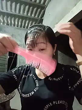 vangkt-cute online show from May 15, 2026, 12:14 pm