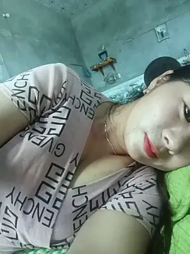vangkt-cute online show from May 25, 2026, 6:12 am