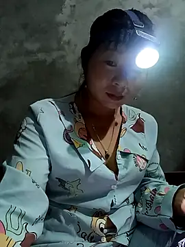 Snapshot of vangkt-cute chatting on March 5, 2026, 6:37 pm vangkt-cute online show from March 5, 2026, 6:37 pm