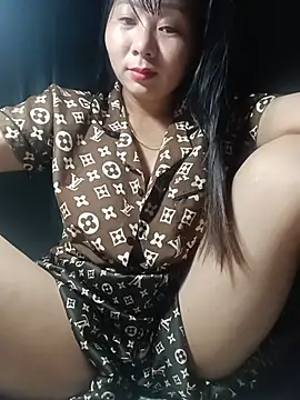 vangkt-cute online show from May 24, 2026, 5:46 pm