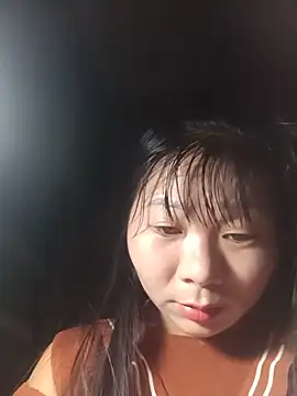 vangkt-cute online show from May 13, 2026, 7:43 pm