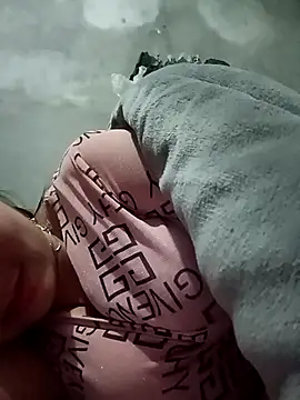 Snapshot of vangkt-cute chatting on February 17, 2026, 11:35 pm vangkt-cute online show from February 17, 2026, 11:35 pm