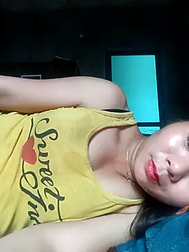 Snapshot of vangkt-cute chatting on April 9, 2026, 3:19 am vangkt-cute online show from April 9, 2026, 3:19 am