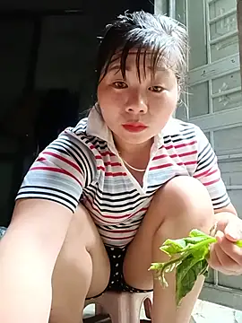 vangkt-cute online show from May 18, 2026, 4:07 am