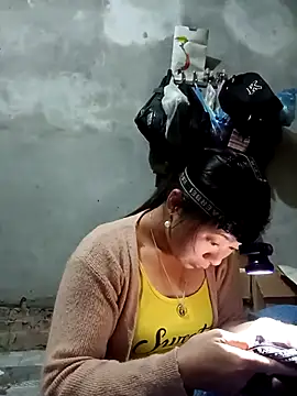 vangkt-cute online show from December 2, 2025, 11:34 am