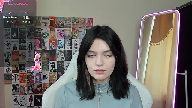 EmmaDarkk online show from November 18, 2025, 7:55 am