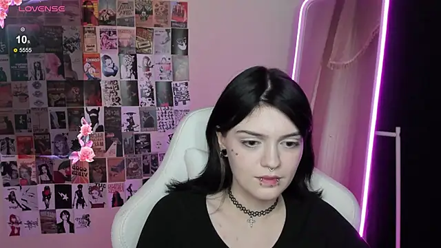 EmmaDarkk online show from November 14, 2025, 11:47 am